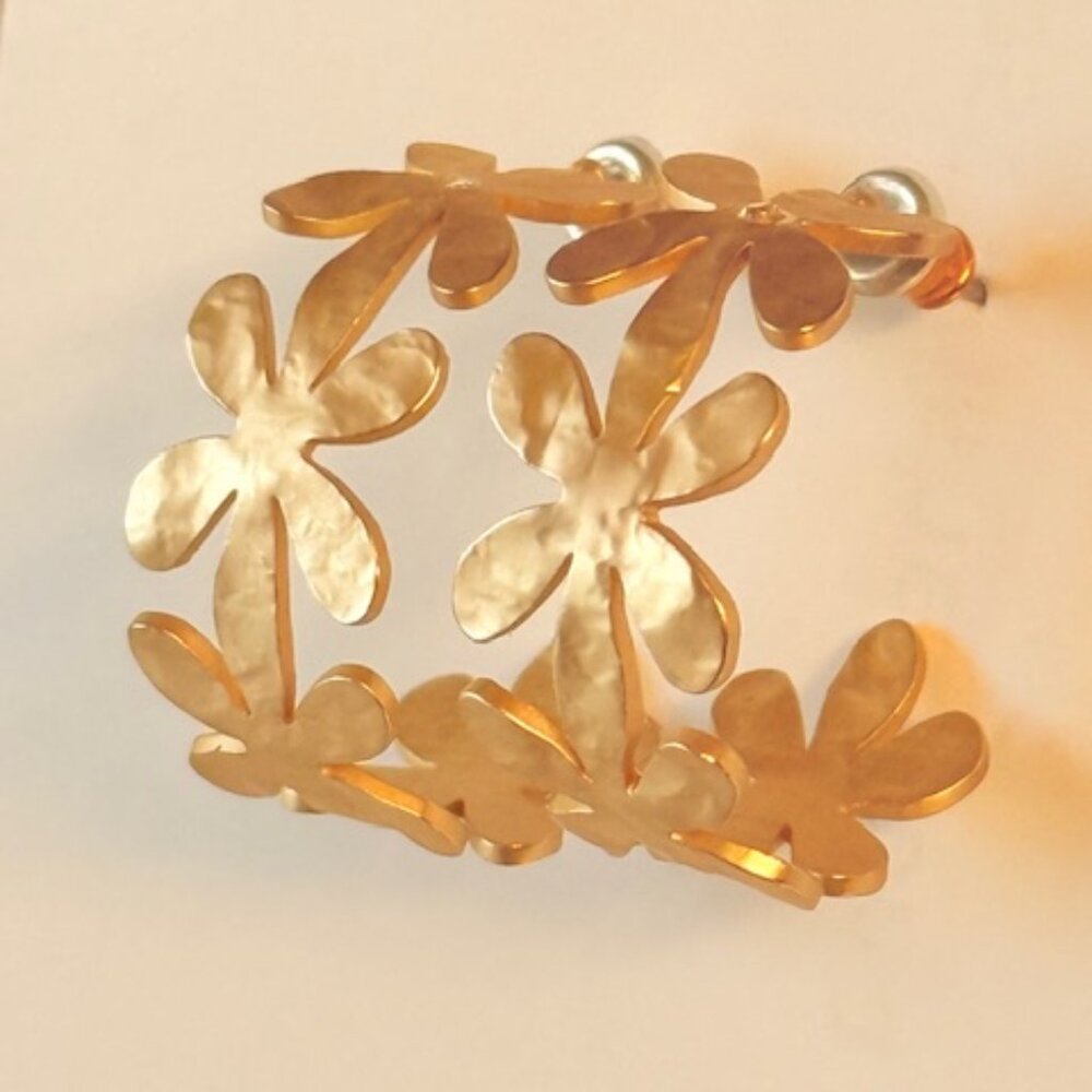 Avon Earrings - New In Box !!